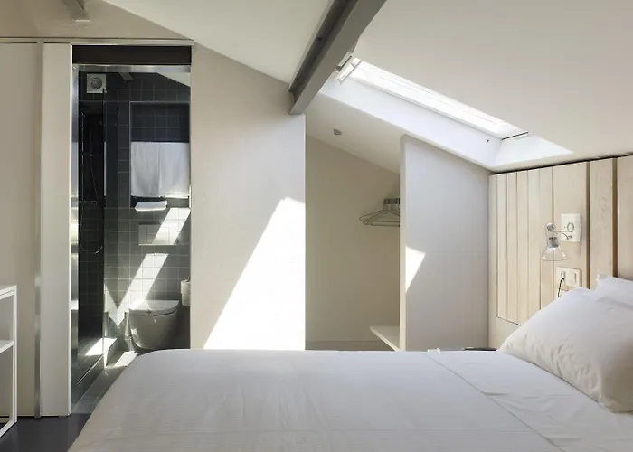 Moure Hotel